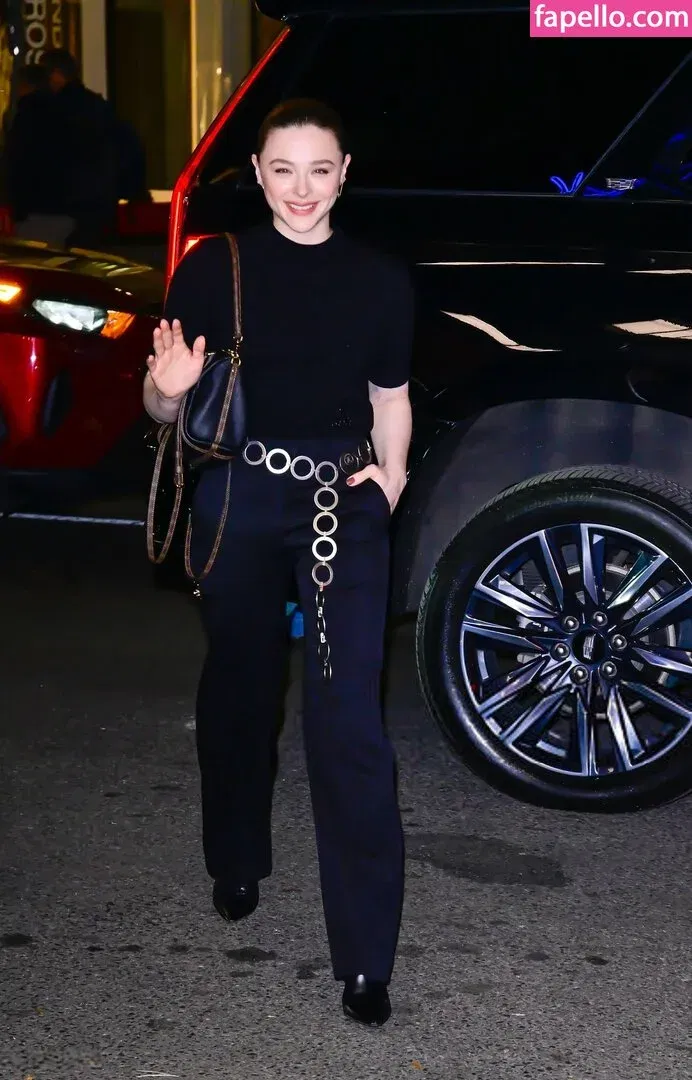 Chloë Grace Moretz / chloegmoretz / https: Onlyfans Photo Gallery 