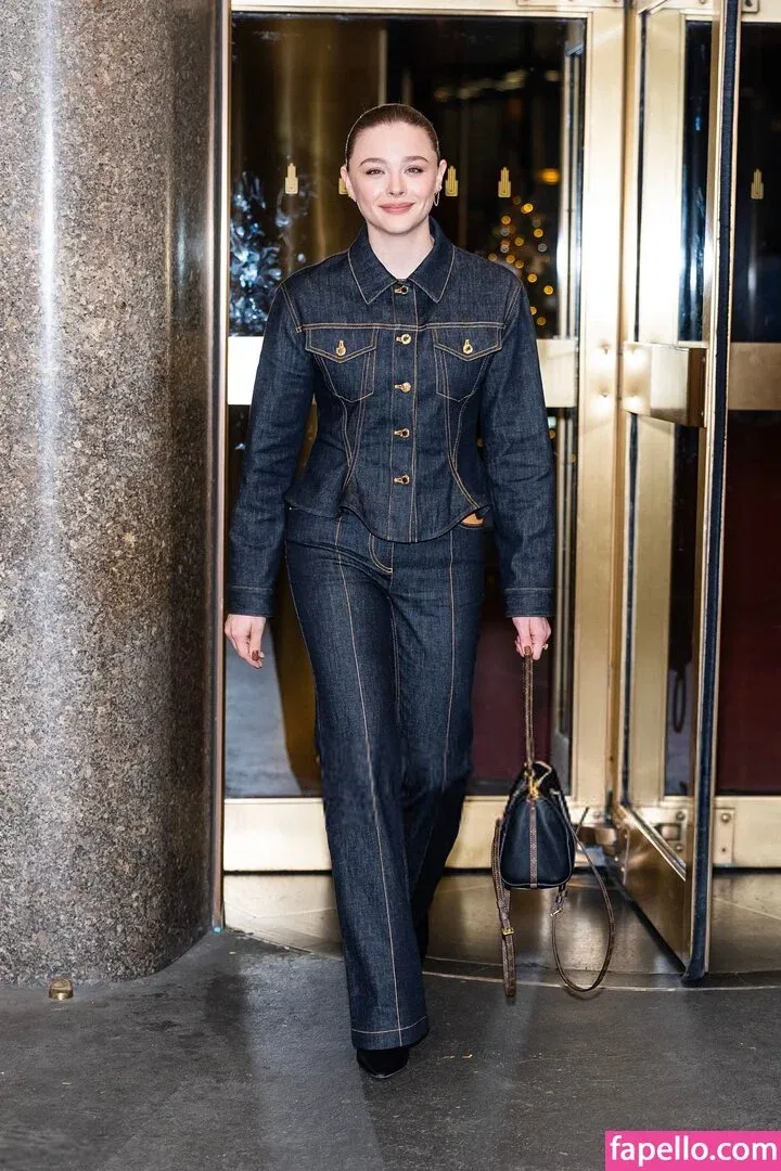 Chloë Grace Moretz / chloegmoretz / https: Onlyfans Photo Gallery 