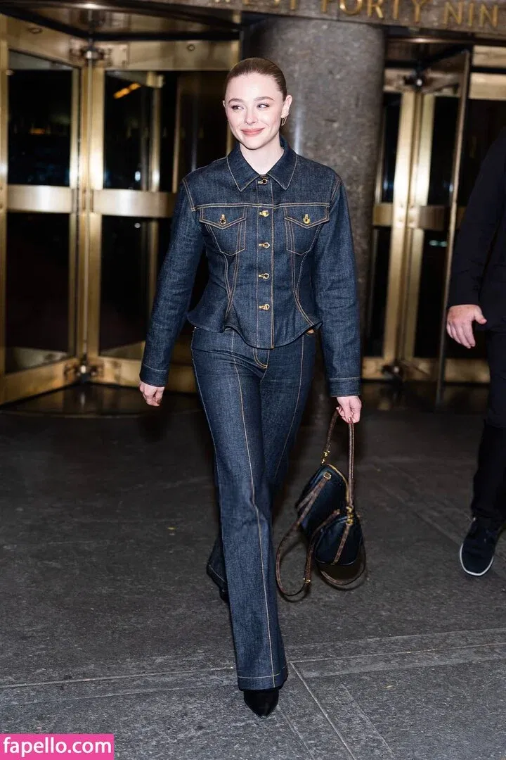 Chloë Grace Moretz / chloegmoretz / https: Onlyfans Photo Gallery 