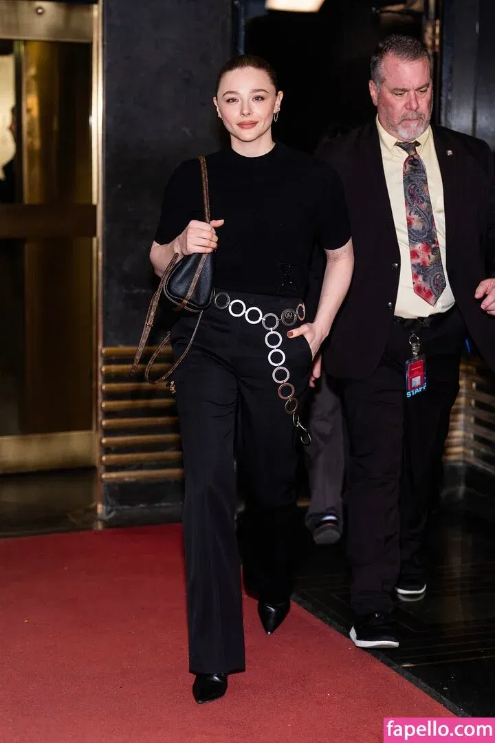 Chloë Grace Moretz / chloegmoretz / https: Onlyfans Photo Gallery 