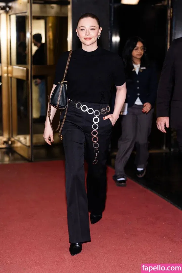 Chloë Grace Moretz / chloegmoretz / https: Onlyfans Photo Gallery 