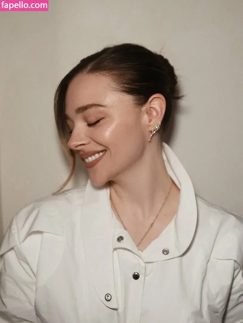 Chloë Grace Moretz / chloegmoretz / https: Onlyfans Photo Gallery 