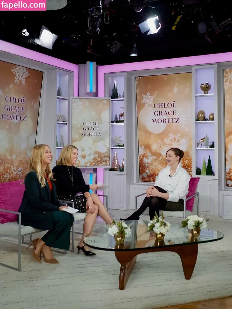 Chloë Grace Moretz / chloegmoretz / https: Onlyfans Photo Gallery 