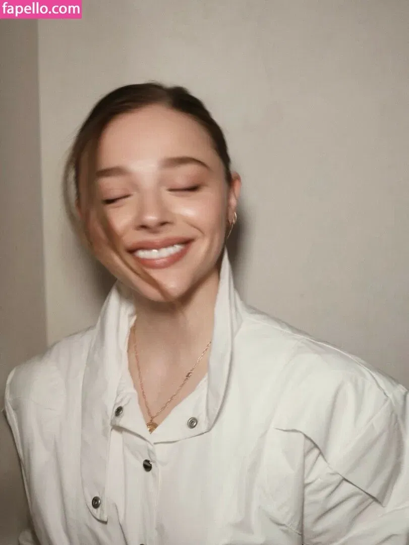 Chloë Grace Moretz / chloegmoretz / https: Onlyfans Photo Gallery 