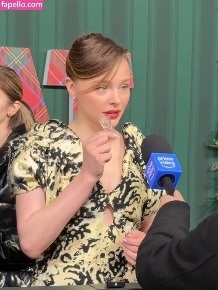 Chloë Grace Moretz / chloegmoretz / https: Onlyfans Photo Gallery 