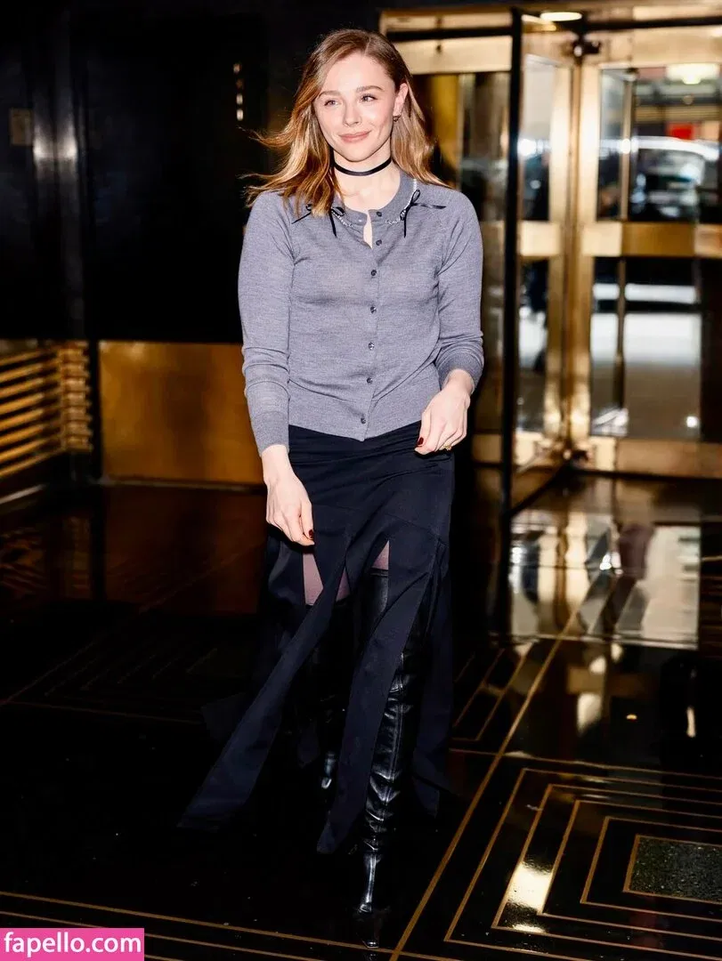 Chloë Grace Moretz / chloegmoretz / https: Onlyfans Photo Gallery 