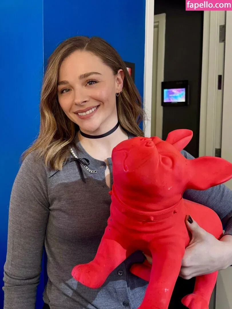 Chloë Grace Moretz / chloegmoretz / https: Onlyfans Photo Gallery 