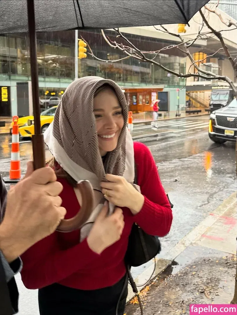 Chloë Grace Moretz / chloegmoretz / https: Onlyfans Photo Gallery 