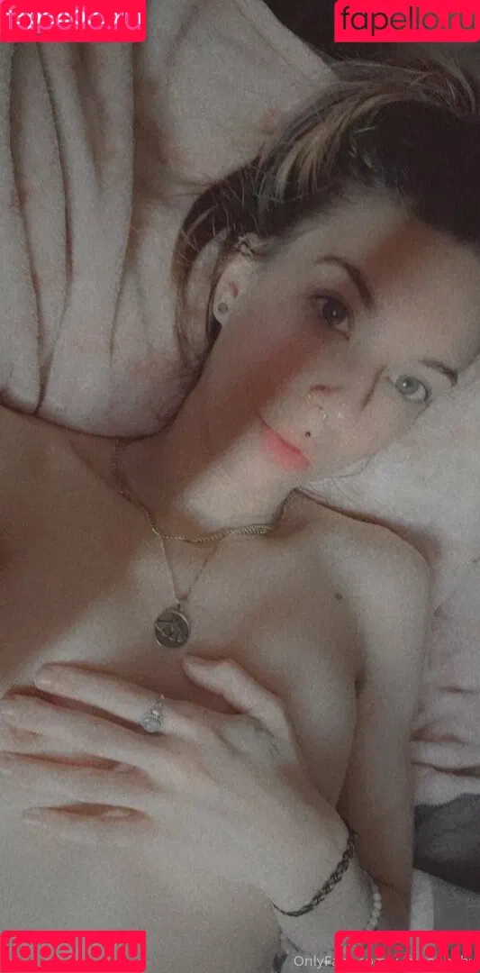 x_moonbaby / x_moonbabyy Onlyfans Photo Gallery 