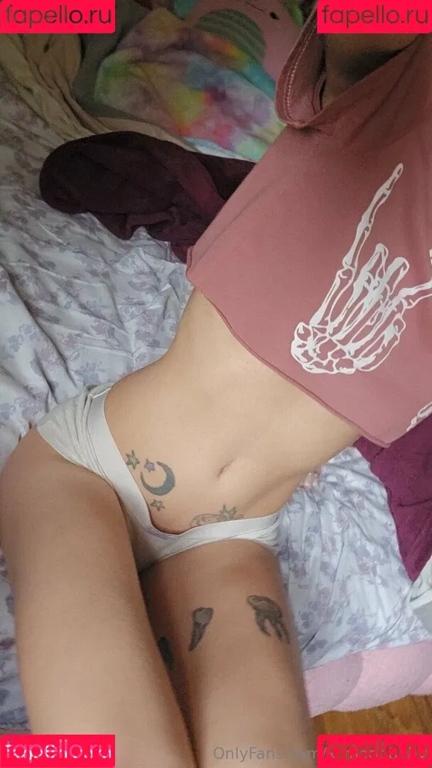 x_moonbaby / x_moonbabyy Onlyfans Photo Gallery 
