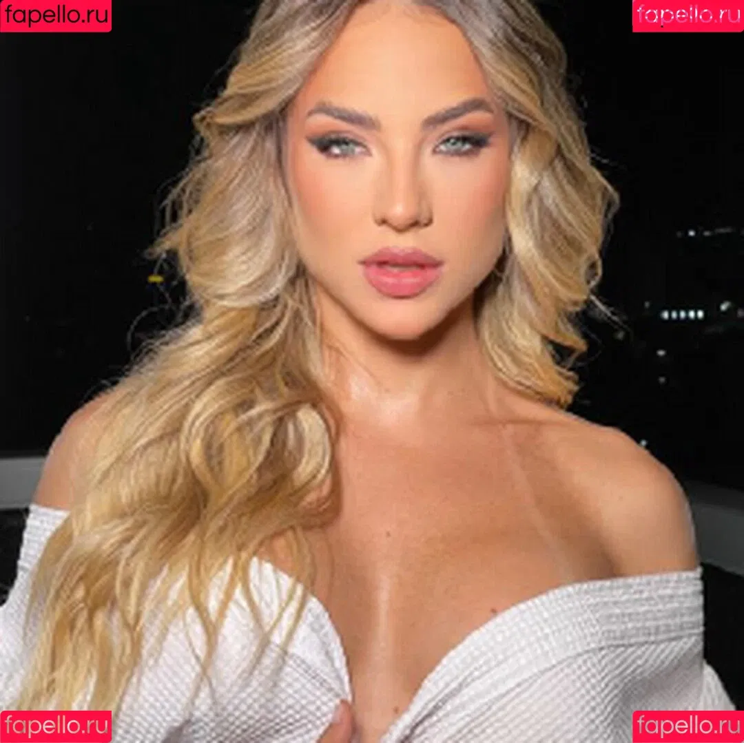 Gabi Martins / gabimartins / gabrielamartins20 Onlyfans Photo Gallery 
