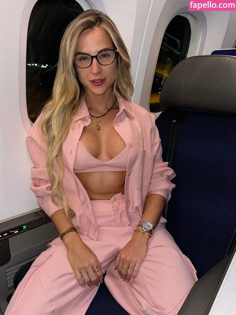 Gabi Martins / gabimartins / gabrielamartins20 Onlyfans Photo Gallery 