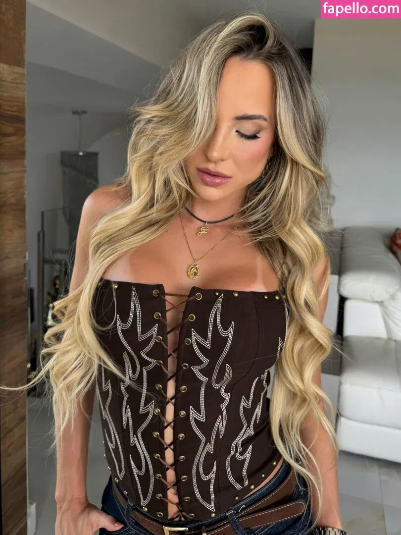 Gabi Martins / gabimartins / gabrielamartins20 Onlyfans Photo Gallery 