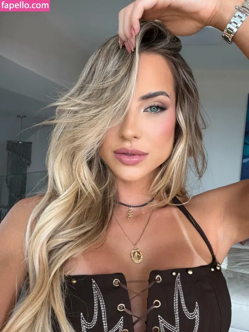 Gabi Martins / gabimartins / gabrielamartins20 Onlyfans Photo Gallery 