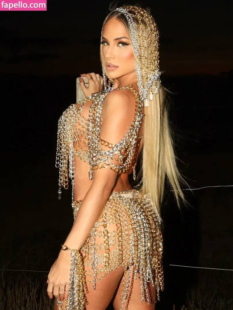 Gabi Martins / gabimartins / gabrielamartins20 Onlyfans Photo Gallery 