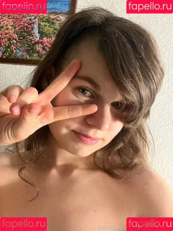 born2bscene / https: / scenegirlaya Onlyfans Photo Gallery 