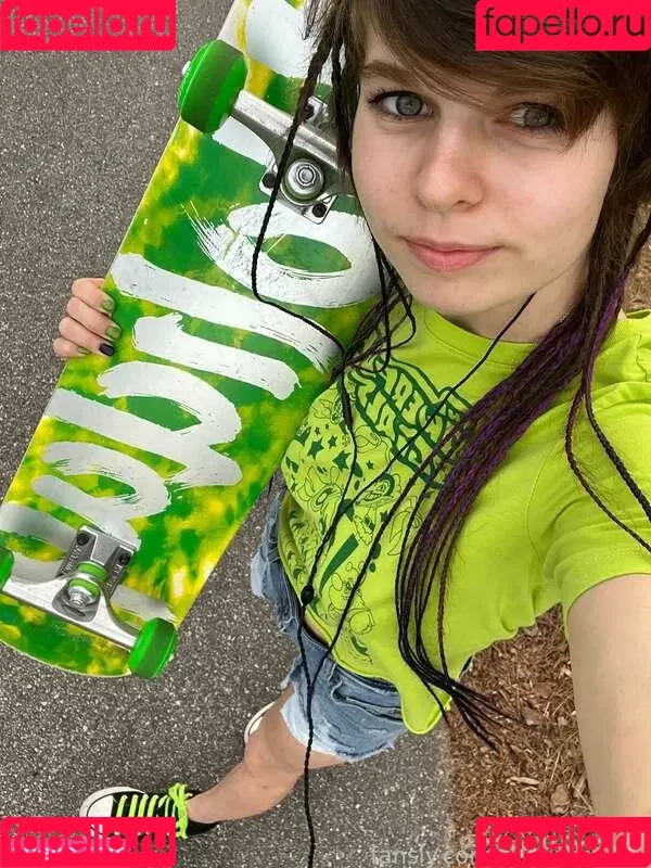 born2bscene / https: / scenegirlaya Onlyfans Photo Gallery 