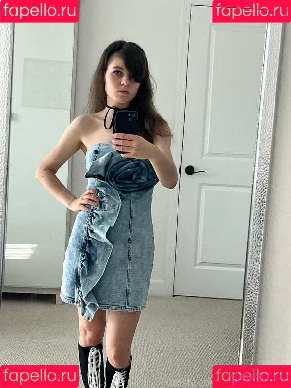 born2bscene / https: / scenegirlaya Onlyfans Photo Gallery 