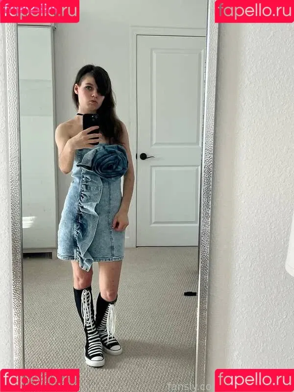 born2bscene / https: / scenegirlaya Onlyfans Photo Gallery 