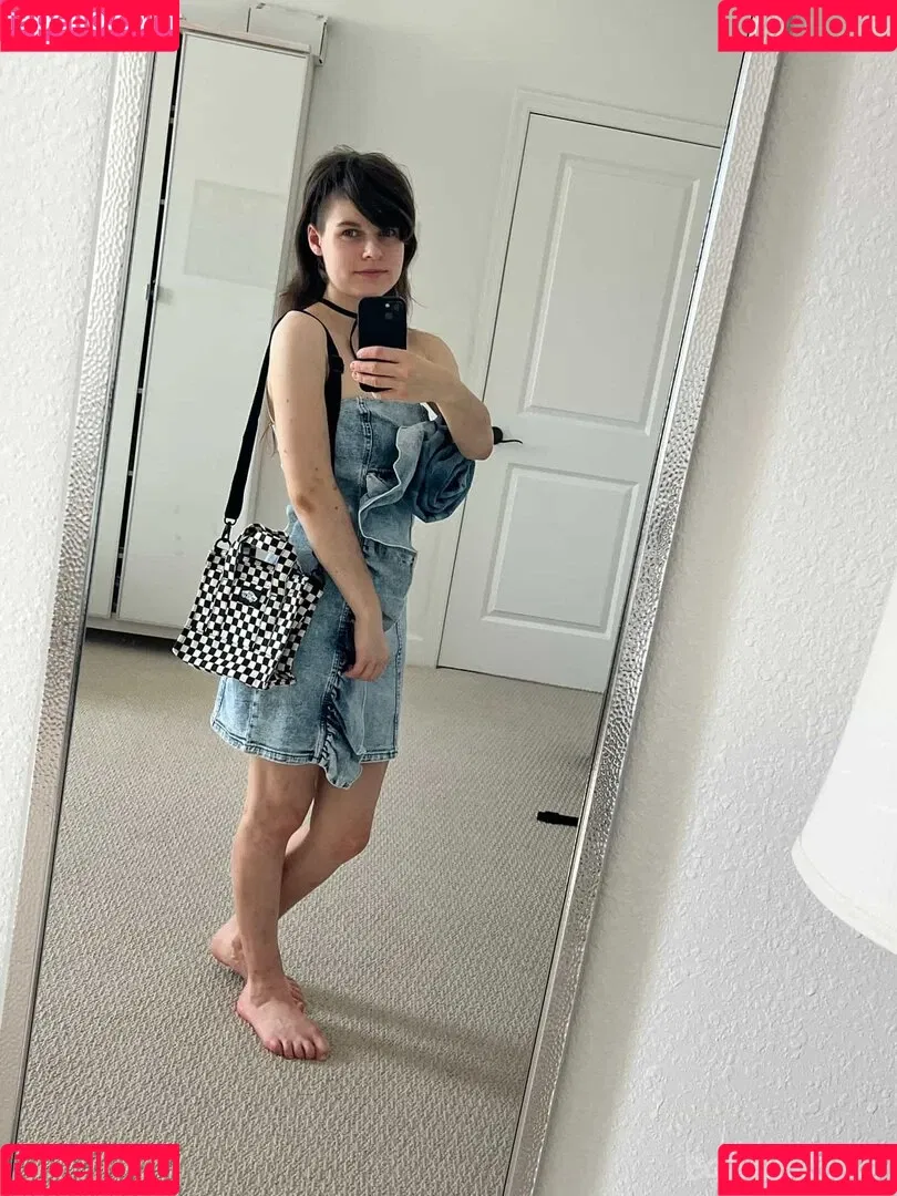 born2bscene / https: / scenegirlaya Onlyfans Photo Gallery 