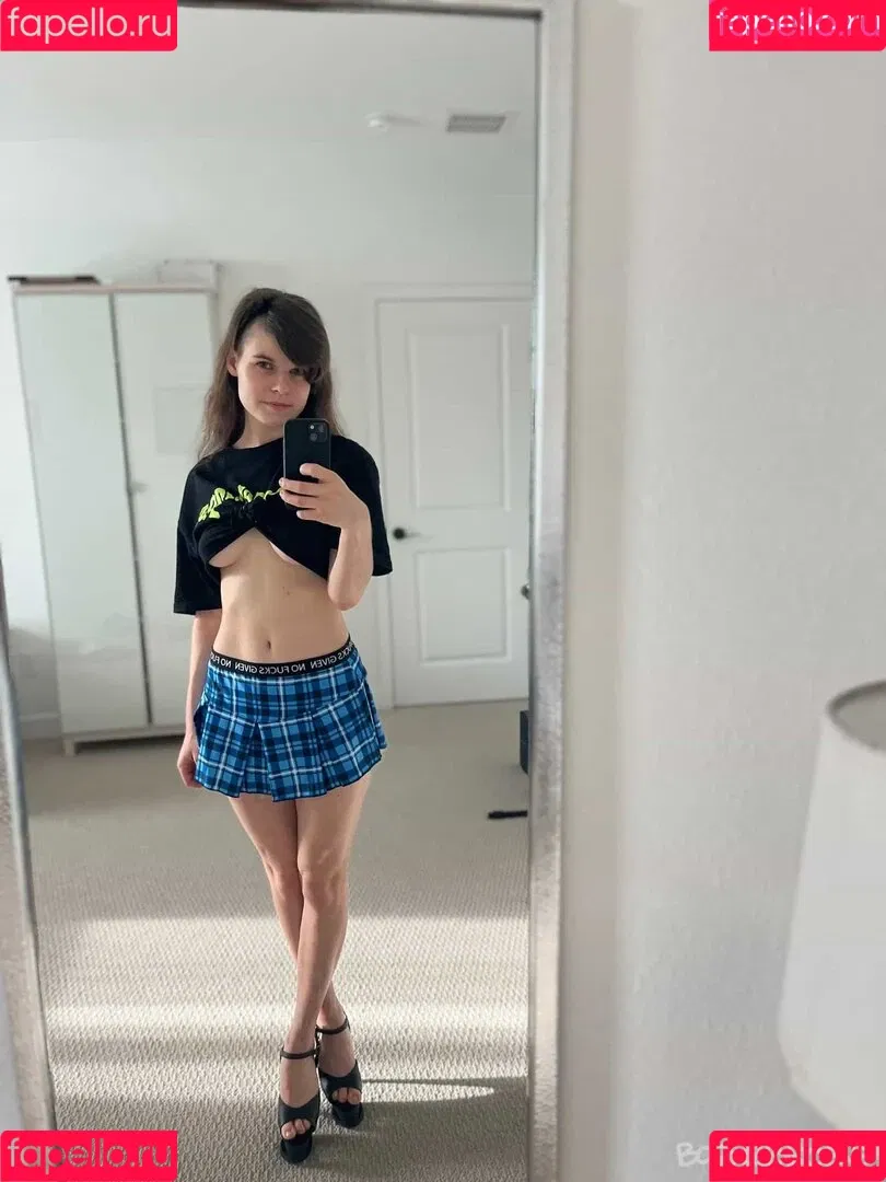born2bscene / https: / scenegirlaya Onlyfans Photo Gallery 