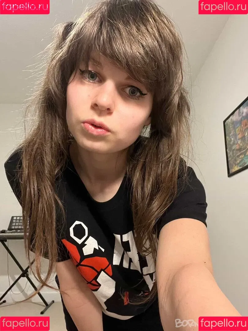 born2bscene / https: / scenegirlaya Onlyfans Photo Gallery 