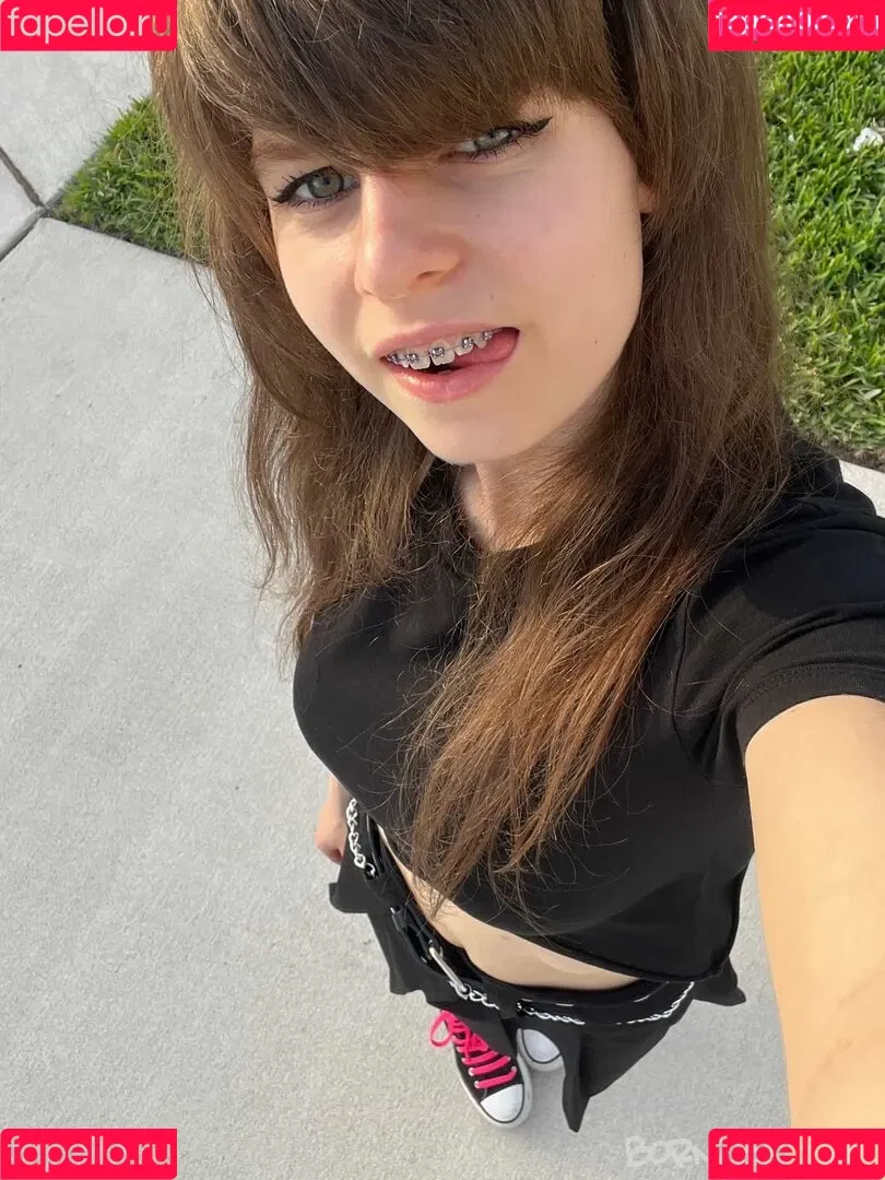 born2bscene / https: / scenegirlaya Onlyfans Photo Gallery 