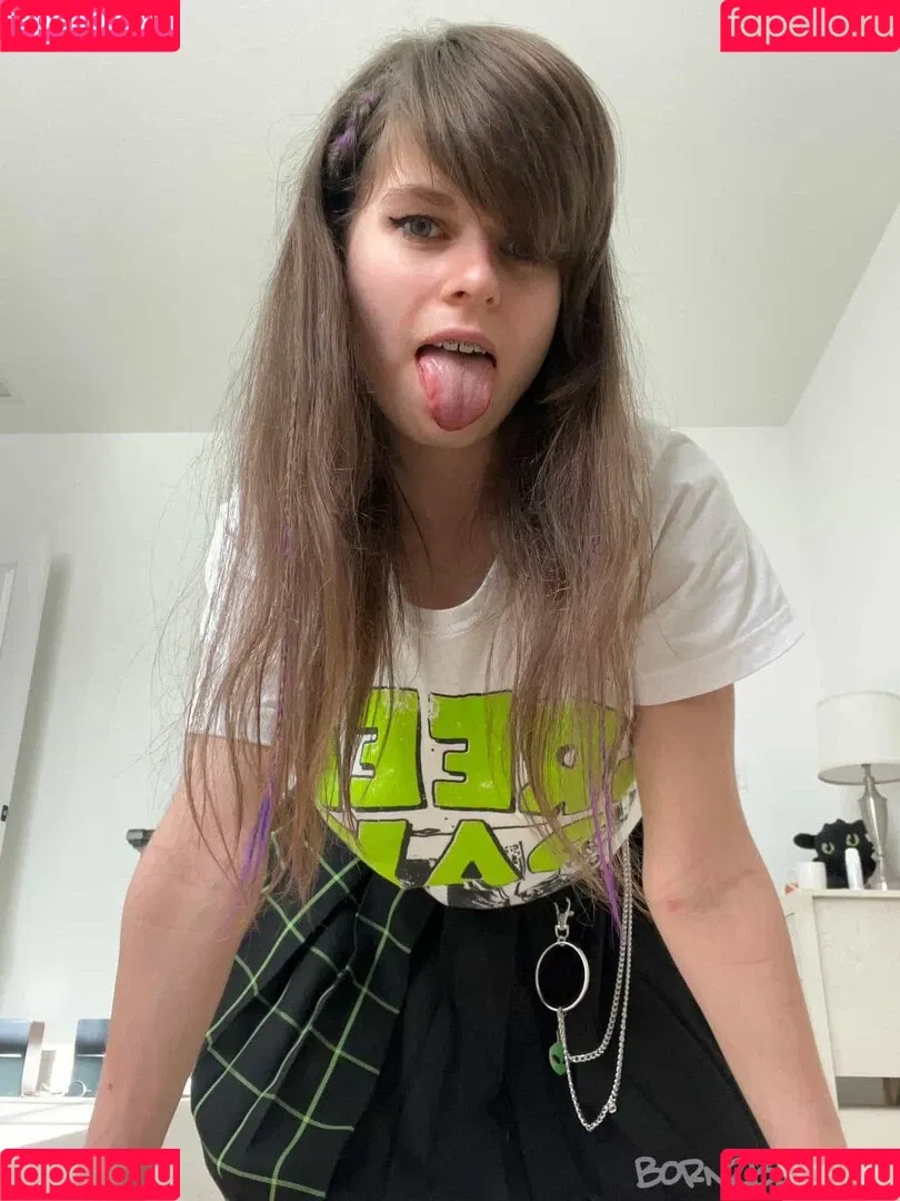 born2bscene / https: / scenegirlaya Onlyfans Photo Gallery 