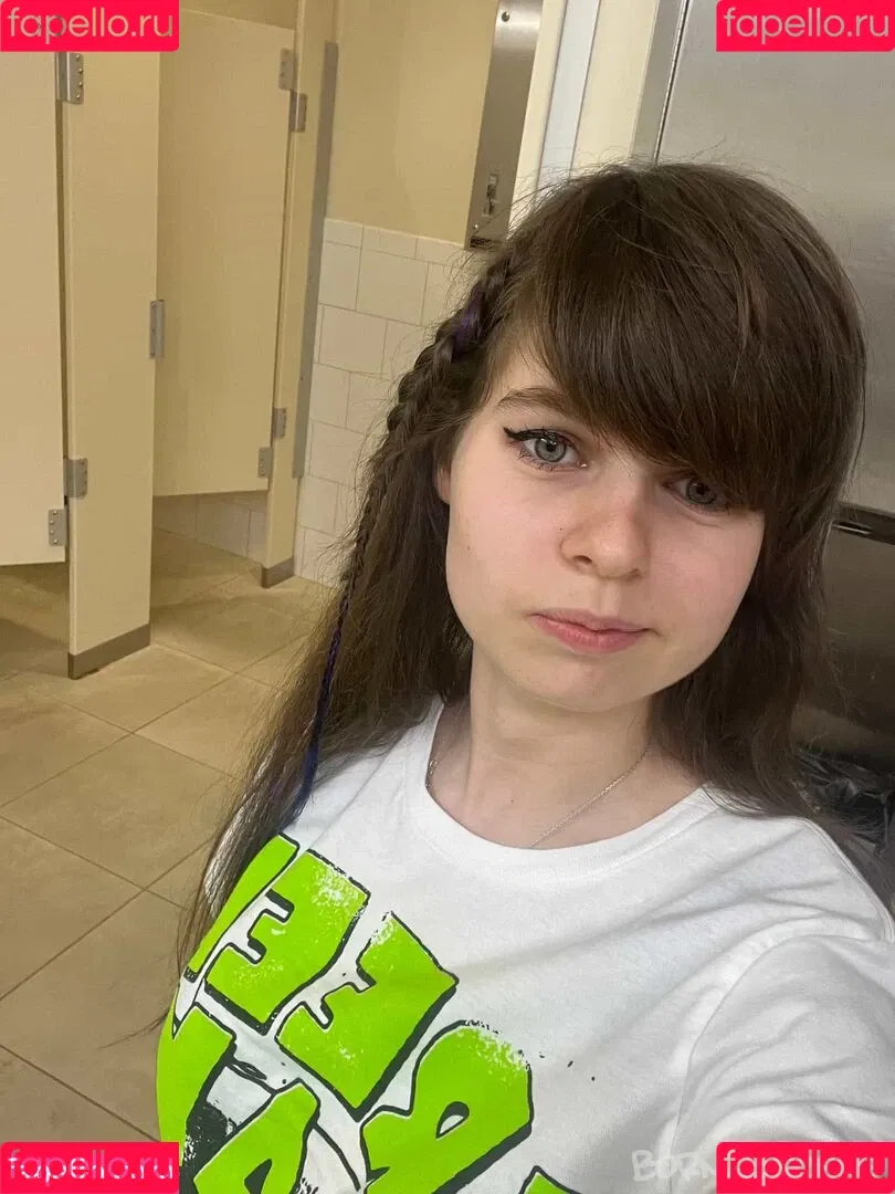 born2bscene / https: / scenegirlaya Onlyfans Photo Gallery 