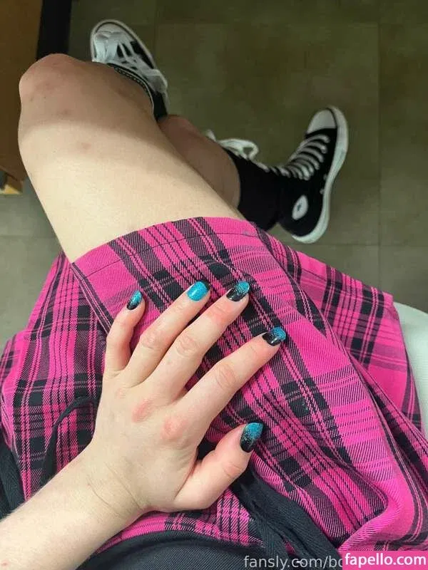 born2bscene / https: / scenegirlaya Onlyfans Photo Gallery 