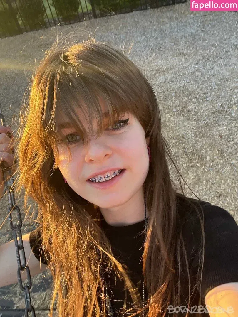 born2bscene / https: / scenegirlaya Onlyfans Photo Gallery 