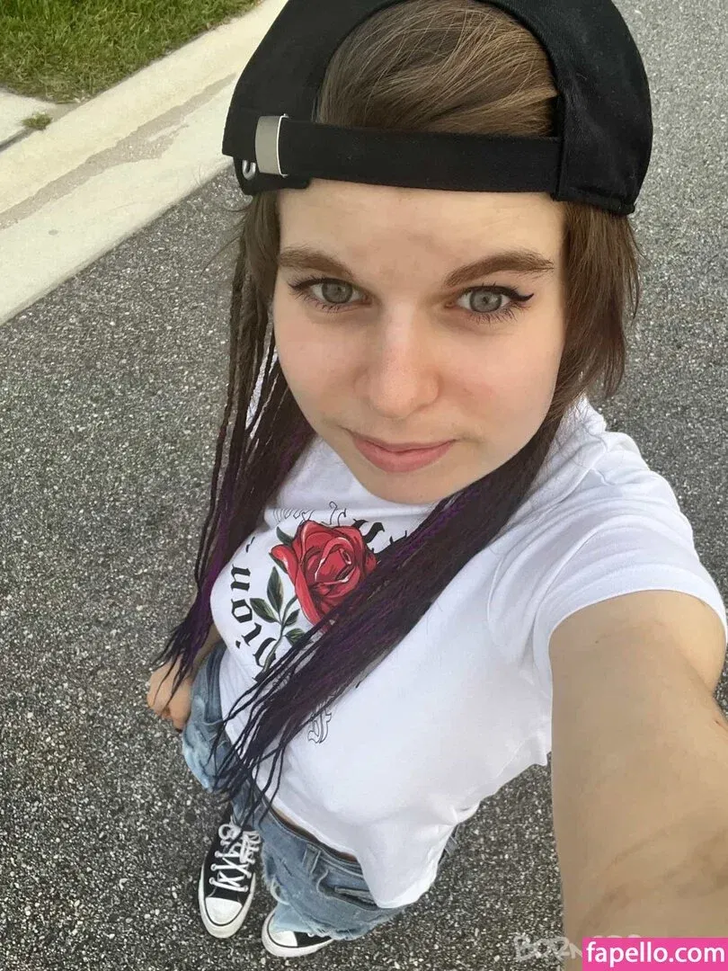 born2bscene / https: / scenegirlaya Onlyfans Photo Gallery 