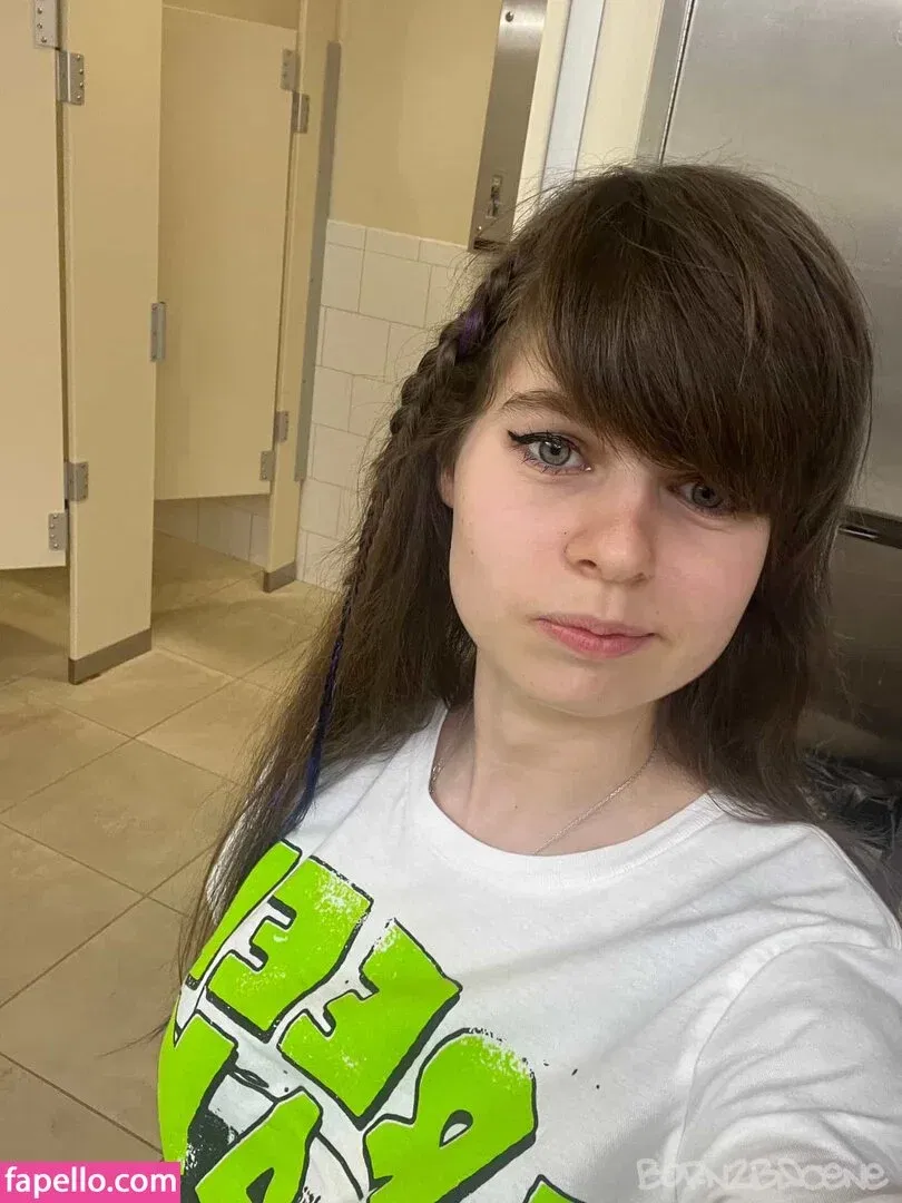 born2bscene / https: / scenegirlaya Onlyfans Photo Gallery 