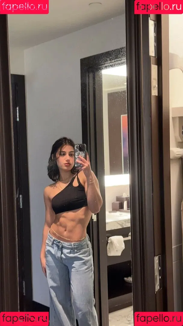 Sara Saffari / sara_saffari / sarasaffari__ Onlyfans Photo Gallery 