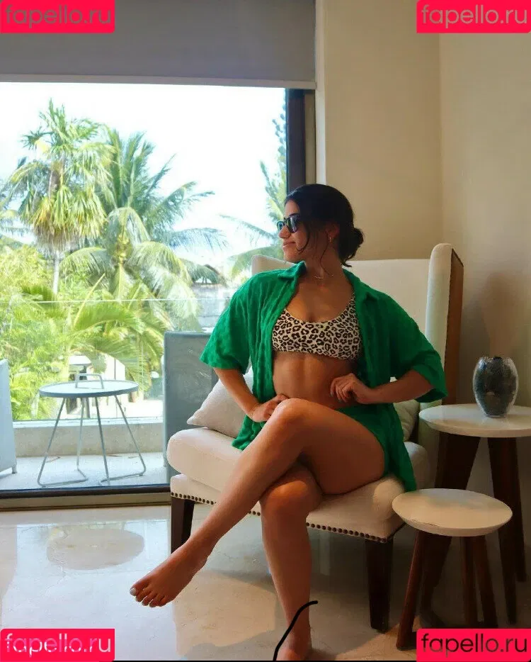 Sara Saffari / sara_saffari / sarasaffari__ Onlyfans Photo Gallery 