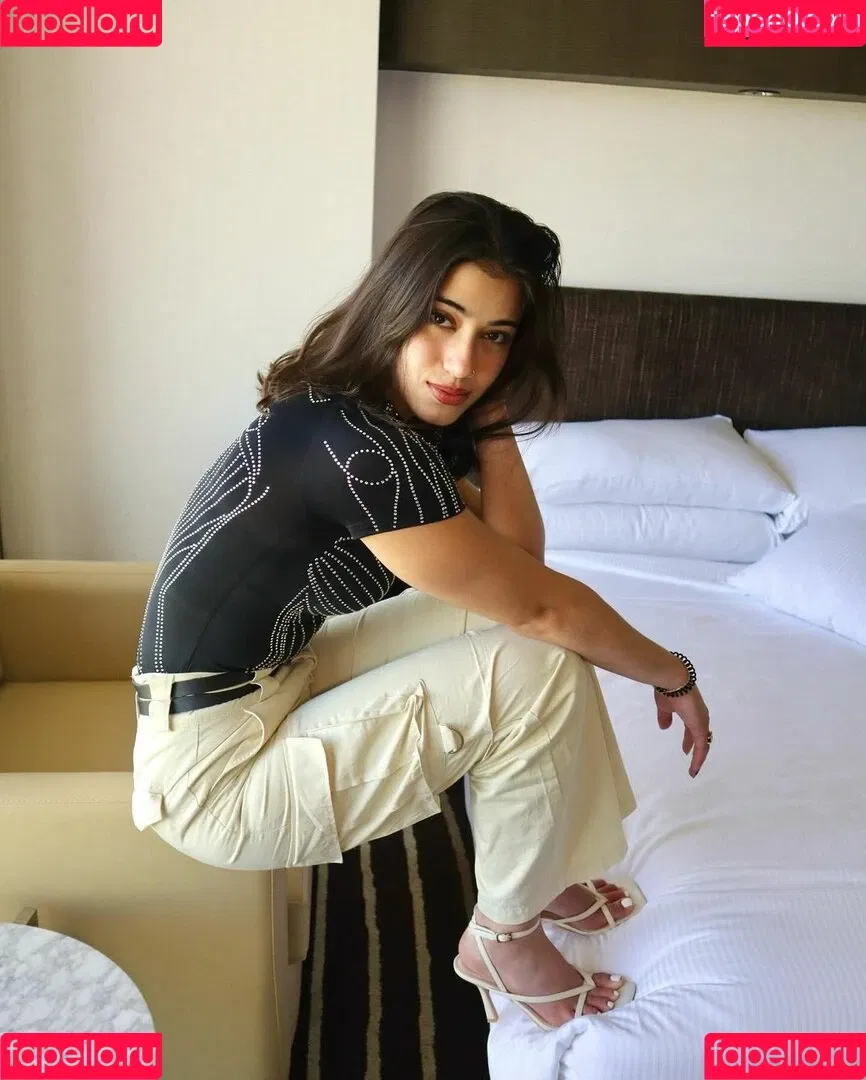 Sara Saffari / sara_saffari / sarasaffari__ Onlyfans Photo Gallery 