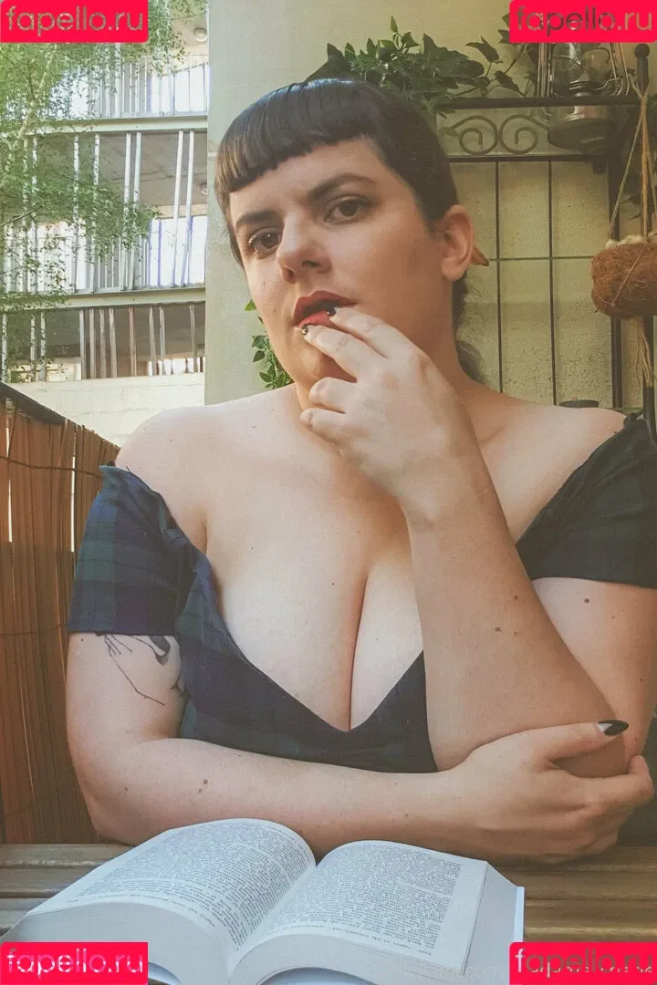 madame_cherie / madmoisellecherie Onlyfans Photo Gallery 
