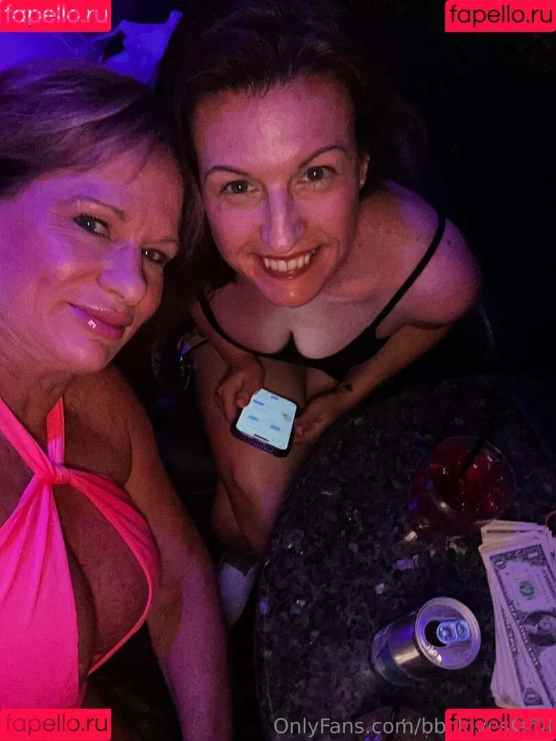 bbcloveslana / withloveleena Onlyfans Photo Gallery 