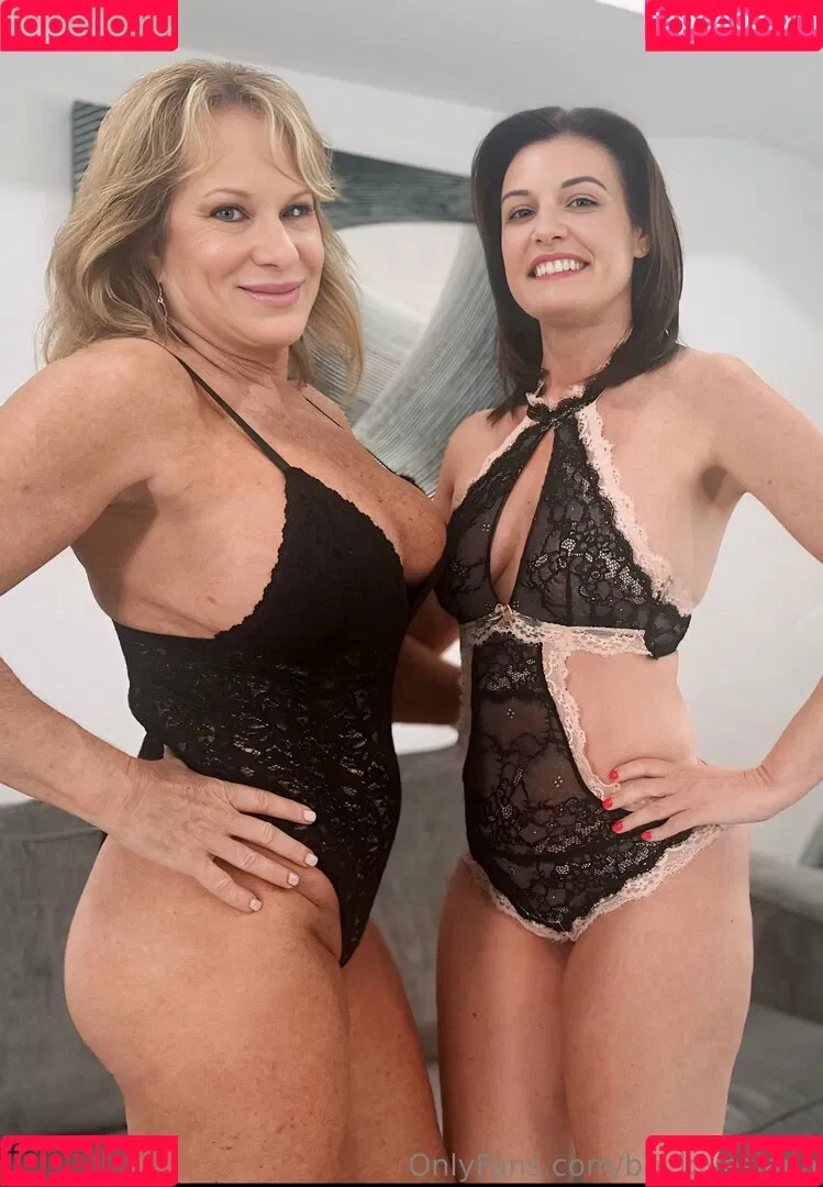 bbcloveslana / withloveleena Onlyfans Photo Gallery 
