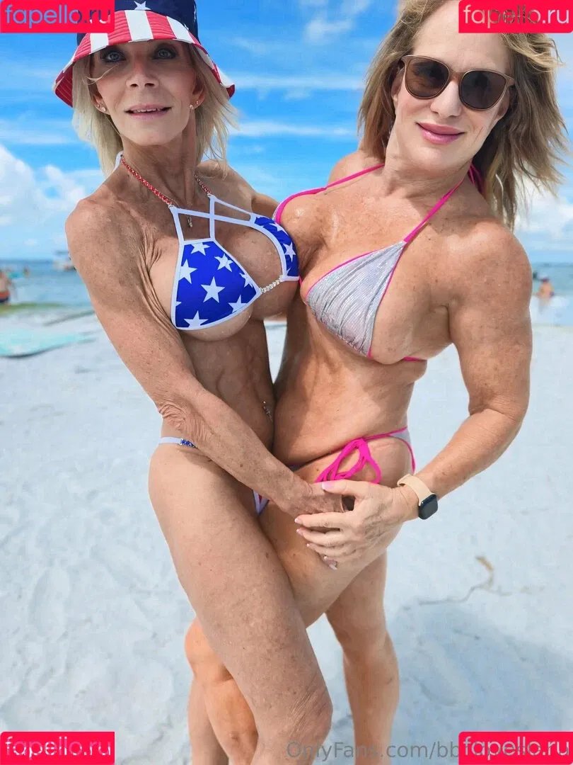 bbcloveslana / withloveleena Onlyfans Photo Gallery 