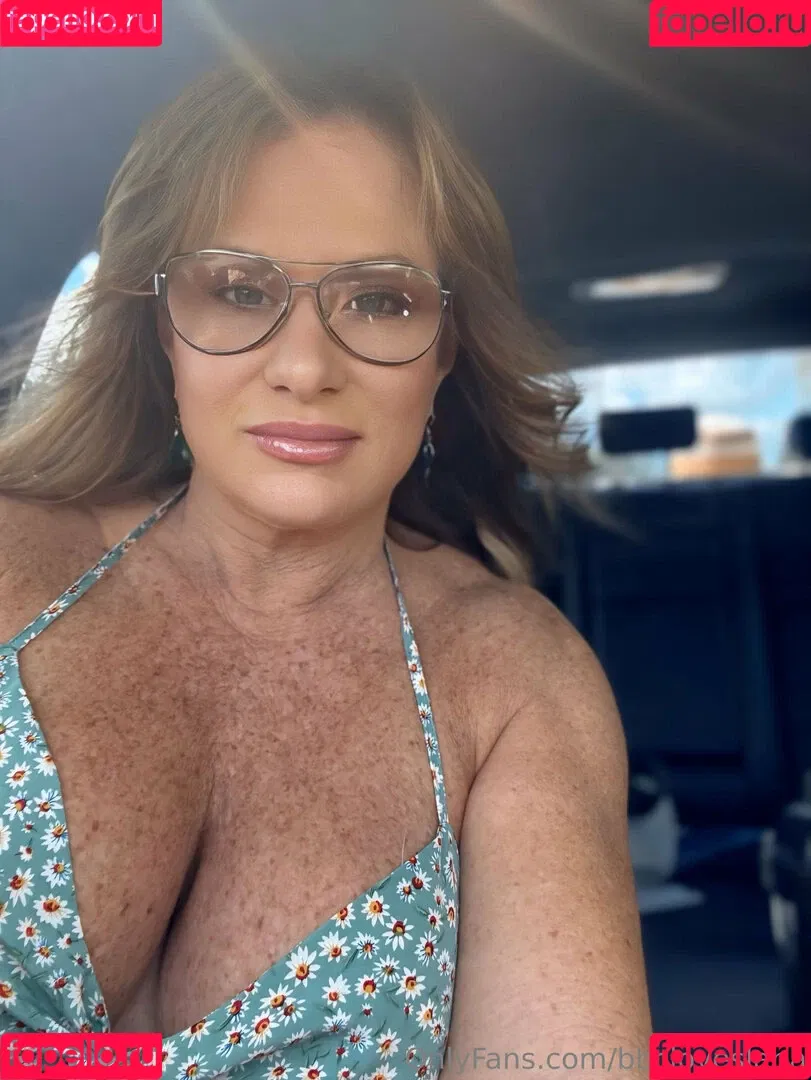 bbcloveslana / withloveleena Onlyfans Photo Gallery 
