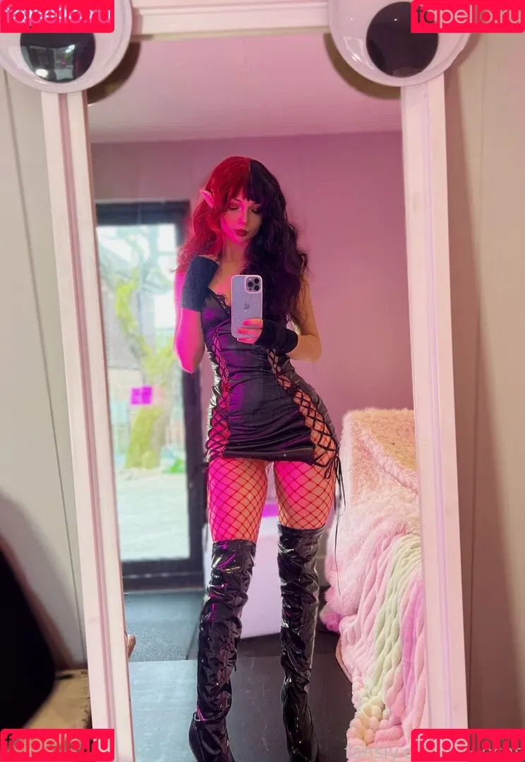 Pixiecat / pixiecatofficial / pixiiecat Onlyfans Photo Gallery 