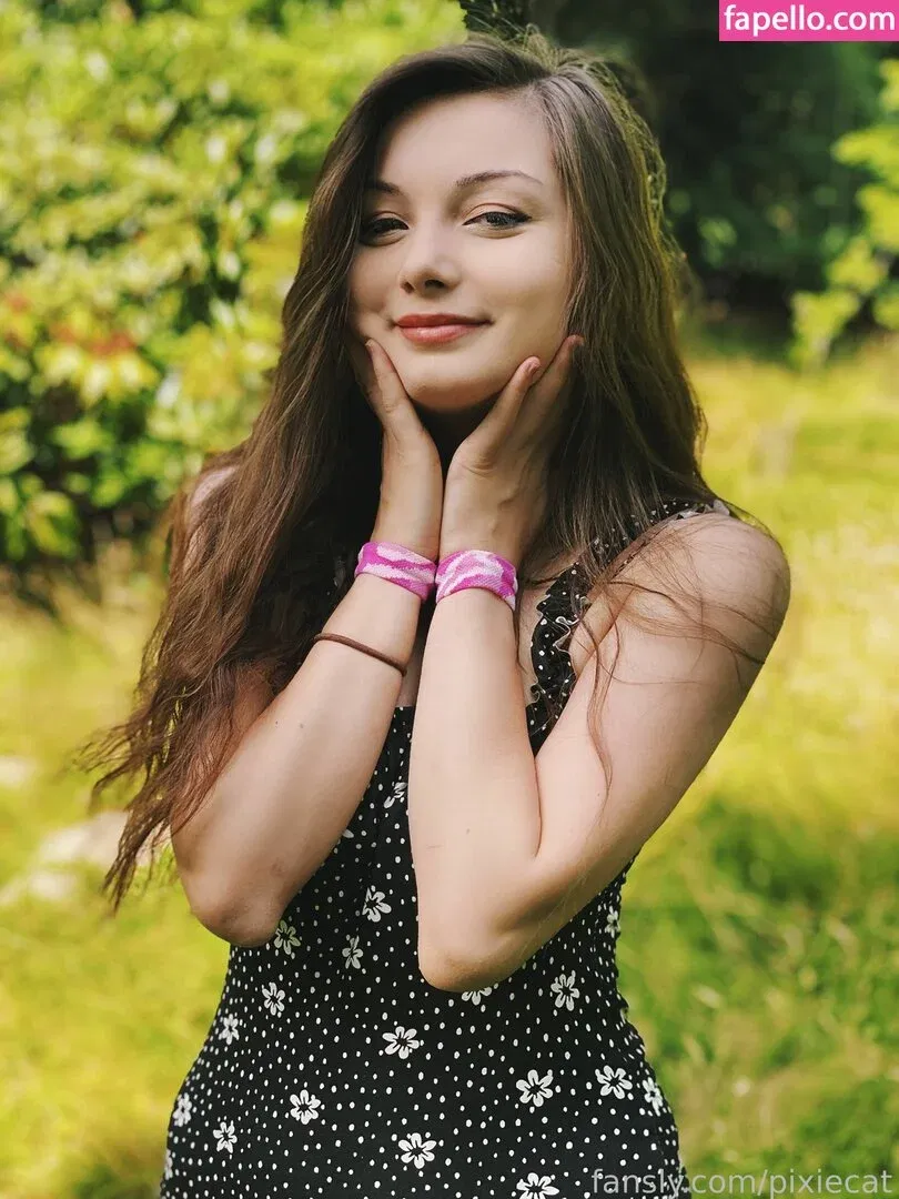 Pixiecat / pixiecatofficial / pixiiecat Onlyfans Photo Gallery 