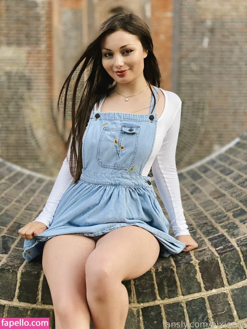 Pixiecat / pixiecatofficial / pixiiecat Onlyfans Photo Gallery 