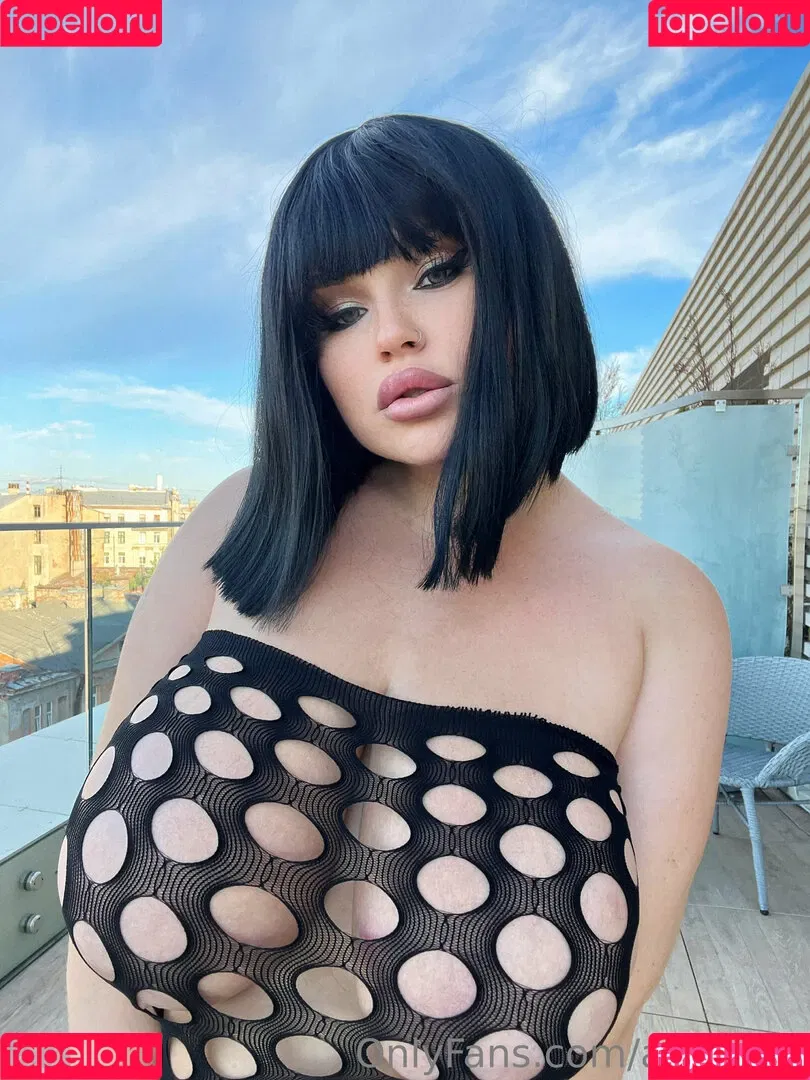 Alena Ostanova / Alenaost / ostanovaalena / that_same_alena Onlyfans Photo Gallery 
