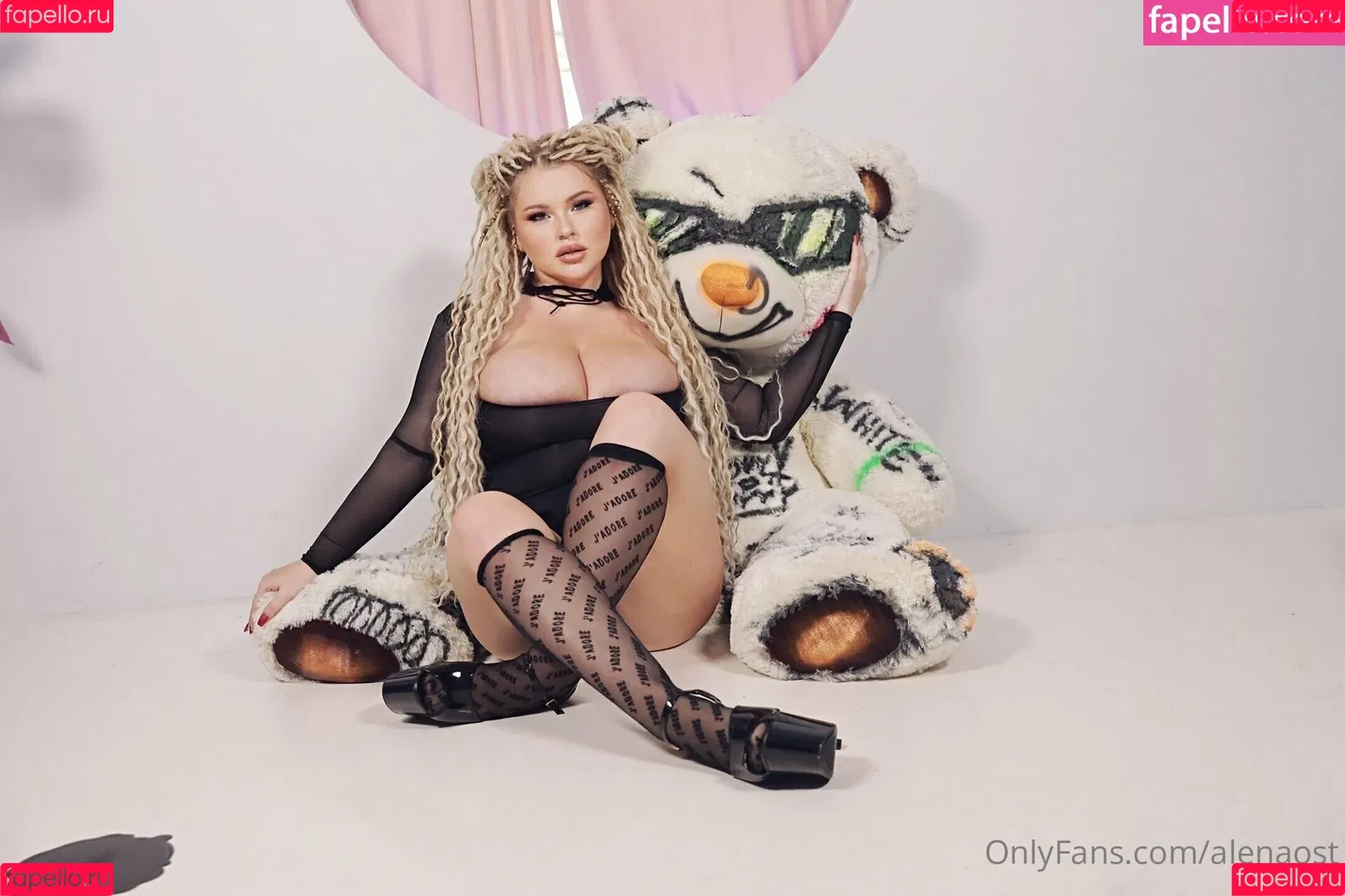 Alena Ostanova / Alenaost / ostanovaalena / that_same_alena Onlyfans Photo Gallery 