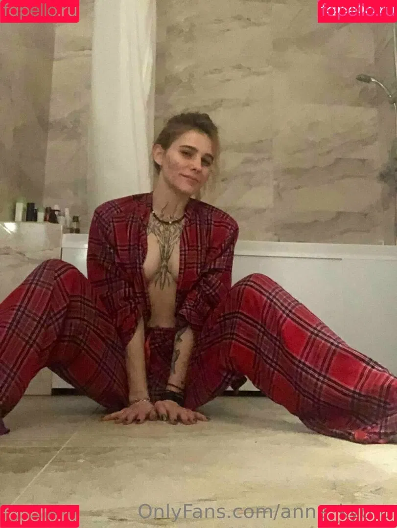 anna_kyoto / kyoto_gun Onlyfans Photo Gallery 