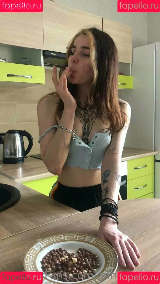 anna_kyoto / kyoto_gun Onlyfans Photo Gallery 