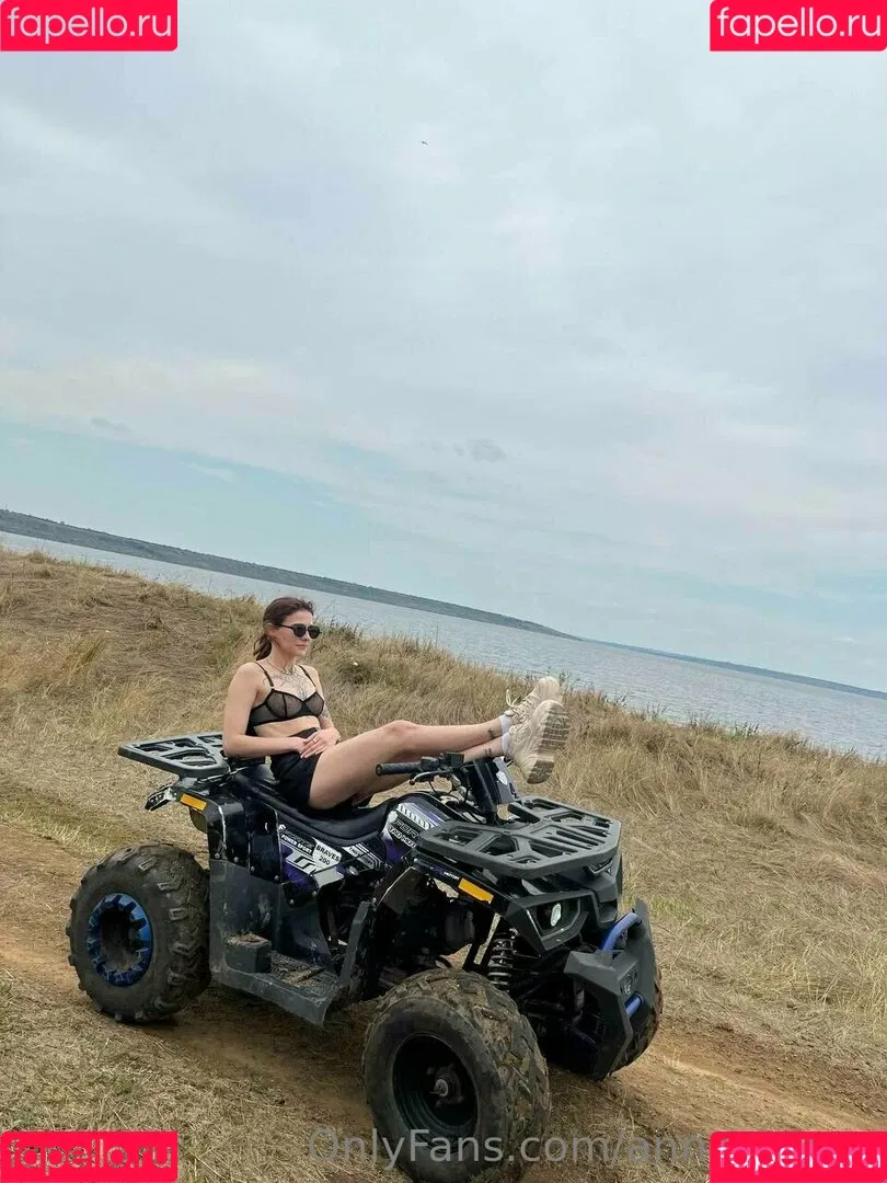 anna_kyoto / kyoto_gun Onlyfans Photo Gallery 