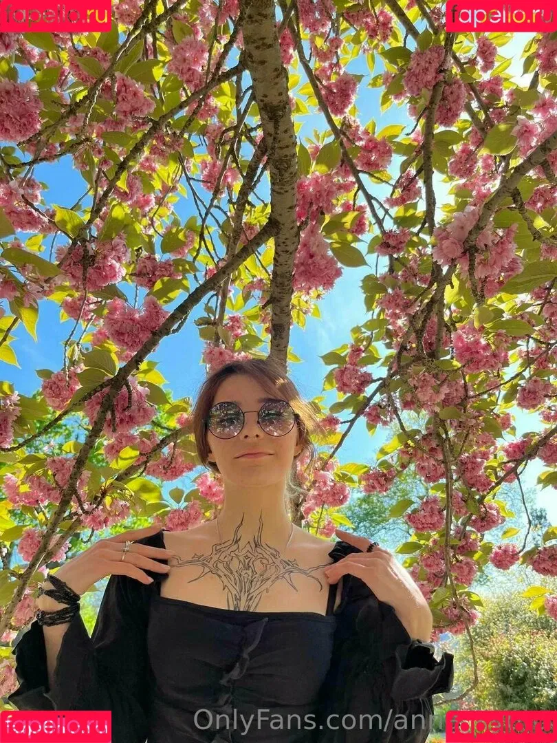 anna_kyoto / kyoto_gun Onlyfans Photo Gallery 